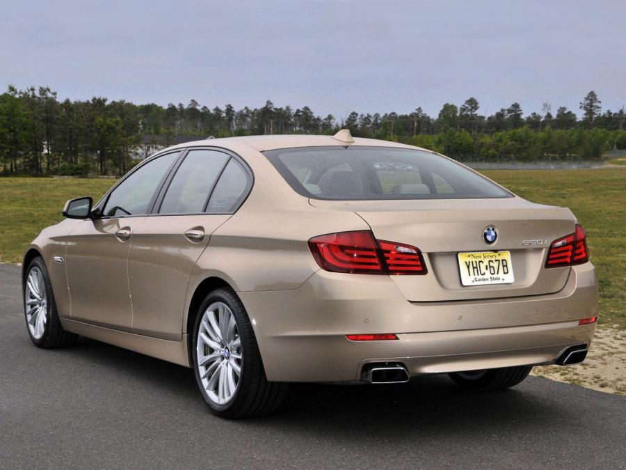  BMW 550i Sedan 2010 года  (US) (фото 12 из 16)